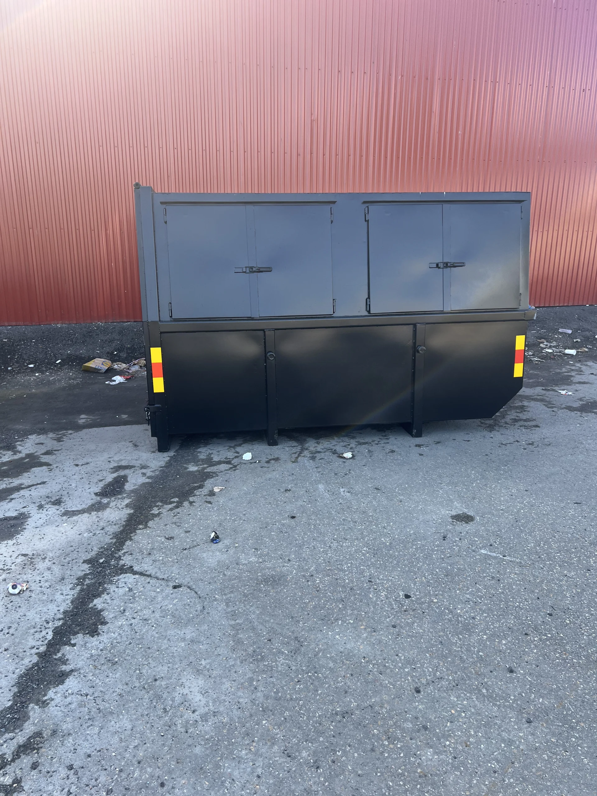 Täckt liftdumpercontainer 6–14 m³